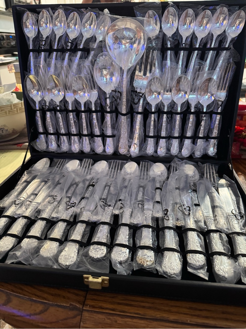 72-Piece Silver Stainless Steel Flatware Set - Elegant Silver Service